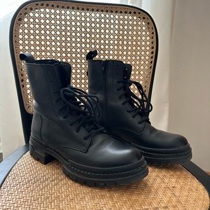 Steve Madden Black Leather Combat Boots Lug Sole, Size 9